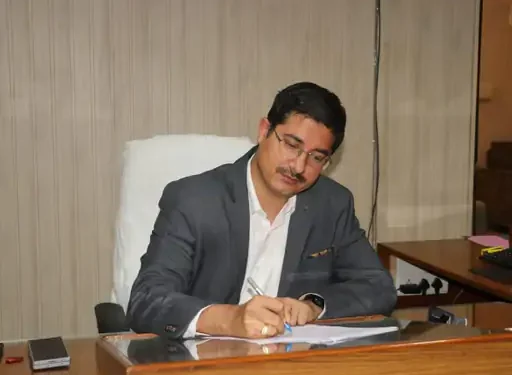 khandwa collector