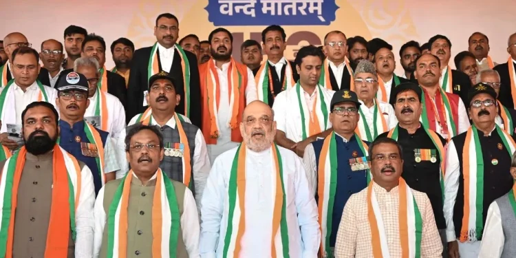 Vande Mataram New Guidelines: वंदे मातरम् को लेकर नई गाइडलाइंस जारी, क्या खड़ा होना है अनिवार्य? 1 vande matram mha