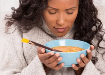 women eating raagi