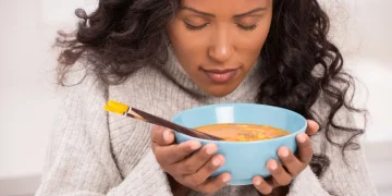 women eating raagi