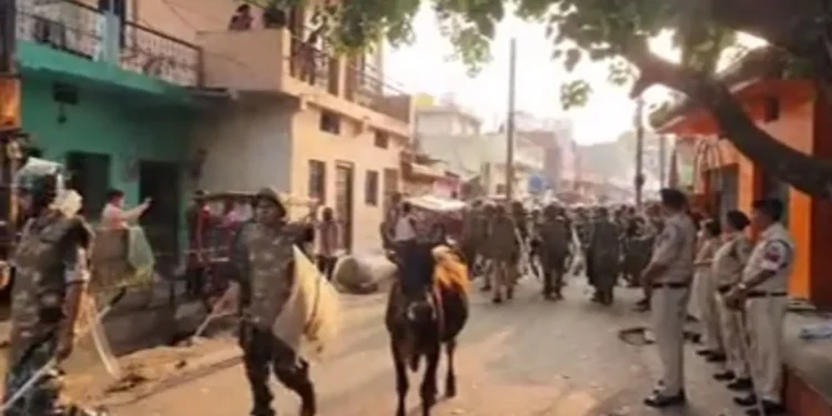भिलाई में भारी बवाल! हिंसक झड़प के बाद पुलिस का फ्लैग मार्च, बजरंग दल ने दी थाना घेराव की चेतावनी; छावनी में तब्दील हुआ शहर 1 10 1 4