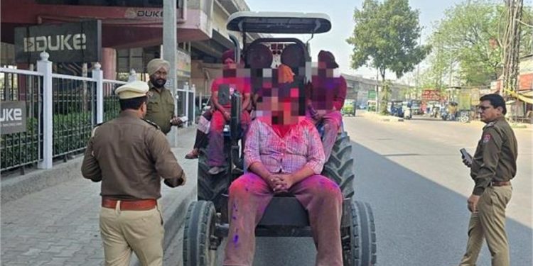 होली का हुड़दंग पड़ा महंगा! लुधियाना पुलिस ने एक ही दिन में 2000 लोगों को लिया रडार पर, जानें किन गलतियों पर हुई कार्रवाई 1 16 2