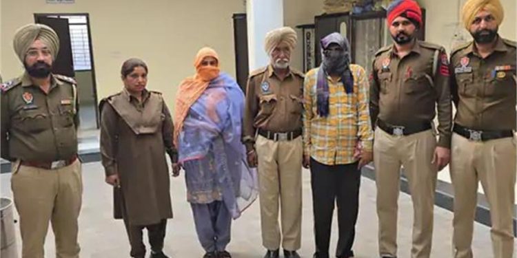 Honeytrap Gang Exposed: हनीट्रैप गिरोह का बड़ा पर्दाफाश: महिला और पूर्व सरपंच गिरफ्तार, बड़े चेहरों को फंसाने की थी तैयारी 1 20 1
