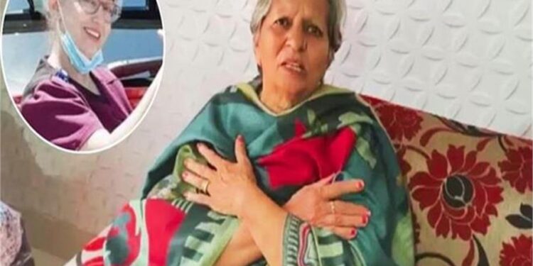 नैंसी ग्रेवाल की मां का रो-रोकर बुरा हाल! कैमरे के सामने हाथ जोड़कर मांगी माफी; सोशल मीडिया पर वायरल हुआ 'इमोशनल' वीडियो 1 24 5
