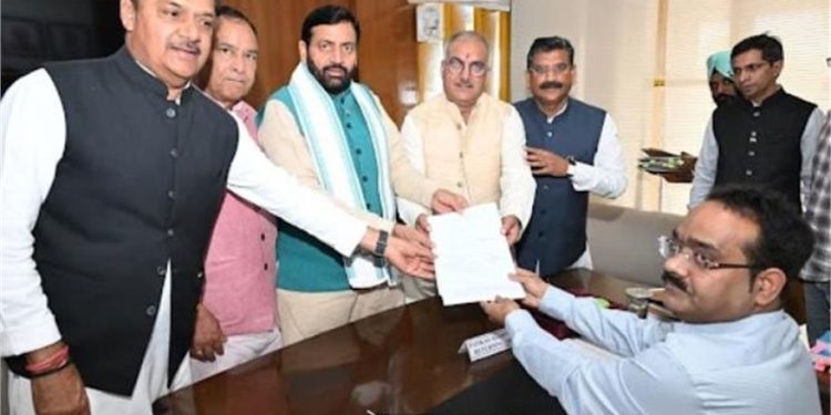 चंडीगढ़ विधानसभा में 'शक्ति प्रदर्शन'! संजय भाटिया के नामांकन में पहुंचे Cm सैनी और बड़ौली, हरियाणा राज्यसभा की जंग हुई तेज 1 28