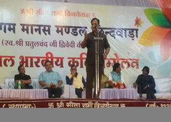 छिंदवाड़ा में ठहाकों का 71वां साल! जब कवियों के व्यंग्य बाणों के सामने नेता भी हुए बेबस, प्रेमिका पर कविताओं ने लूटी महफिल 10 4 1