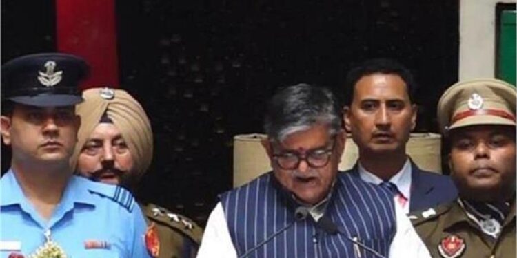 राज्यपाल Vs विपक्ष: पंजाब विधानसभा में कांग्रेस का हाई वोल्टेज ड्रामा, राज्यपाल के संबोधन को बीच में ही रोका; सदन की कार्यवाही प्रभावित 1 4 5