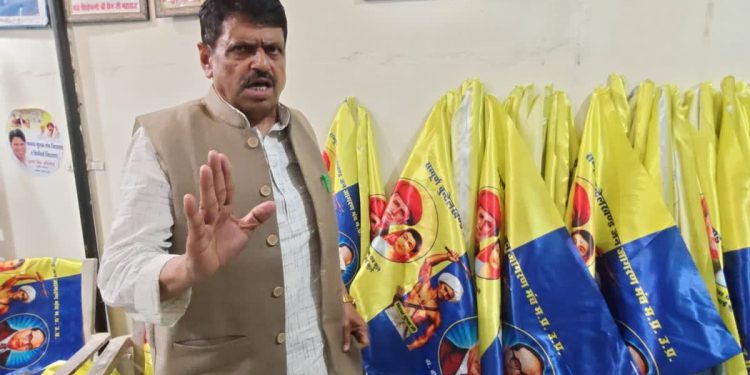 पूर्व विधायक अरुण वर्मा की विवादित टिप्पणी: होली को बताया 'घिनौना त्योहार', भगवान विष्णु और हिरण्यकश्यप पर दिया आपत्तिजनक बयान 1 6 1