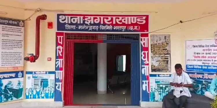 Mcb News: मनेंद्रगढ़ में बेटी को बचाने तालाब में कूदी मां की डूबने से मौत, महिला दिवस पर छाया मातम; पुलिस ने शुरू की जांच 1 6 7