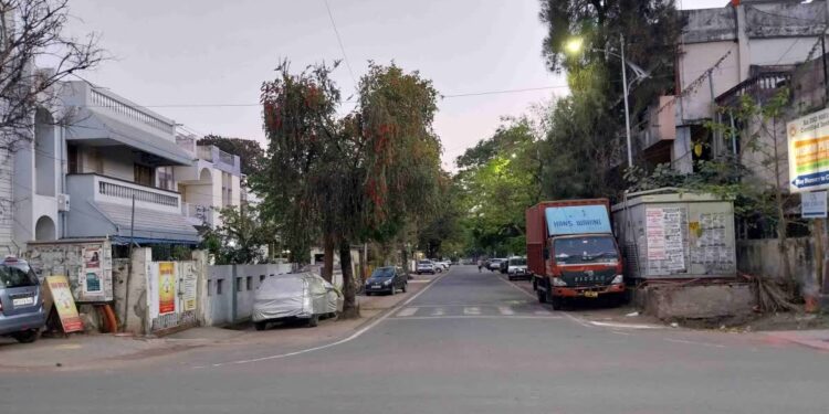 जबलपुर में 'अपना घर' खरीदना हुआ सपना! 800 Sqft के लिए देने होंगे 60 लाख, अवैध कॉलोनियों में बसने को मजबूर लोग 1 7 2