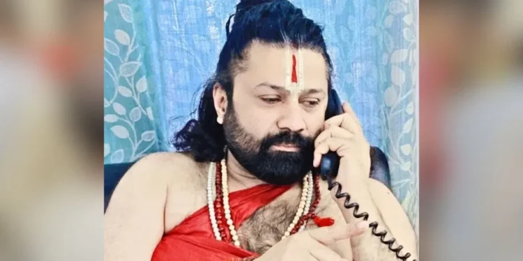 शंकराचार्य पर केस करने वाले आशुतोष ब्रह्मचारी पर ट्रेन में जानलेवा हमला! टॉयलेट में छिपकर बचाई जान, मची चीख-पुकार 1 avimukteshwaranand saraswati ashutosh brahmachari