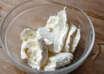 Curd Food Combinations: दही के साथ क्या खाना चाहिए और क्या नहीं? न्यूट्रिशनिस्ट से जानें दही खाने के सही नियम और जबरदस्त फायदे 6 curd for health