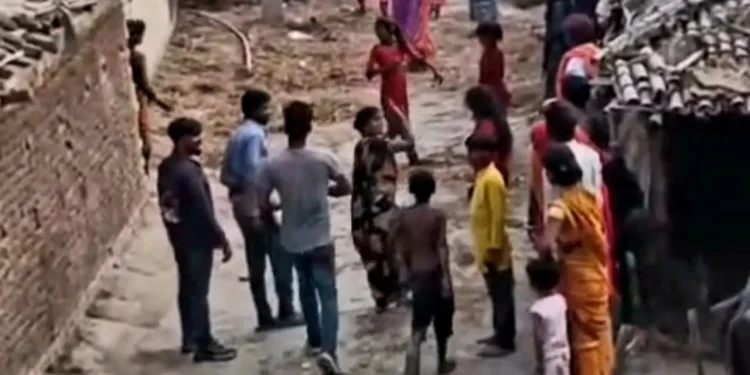 Darbhanga News: दरभंगा के लोरिका गांव में रंग खेलने पर विवाद, जमकर पथराव और तोड़फोड़ 1 darbhanga