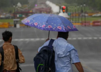 Delhi-Ncr Weather Update: दिल्ली-एनसीआर में झमाझम बारिश के आसार, यूपी-हरियाणा समेत इन 10 राज्यों में मौसम विभाग का अलर्ट; जानें ताजा अपडेट 3 delhi news 1280 720 2026 03 15t062403.810