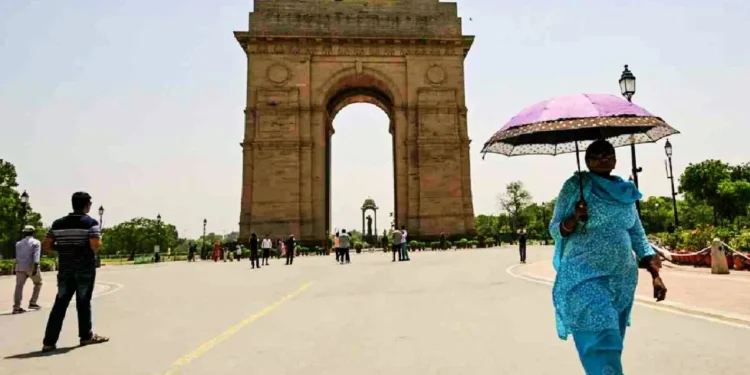 दिल्ली में गर्मी का 50 साल का रिकॉर्ड टूटा! मार्च के पहले हफ्ते में ही पारा 35 के पार, Up समेत 7 राज्यों में Imd का 'हीट' अलर्ट 1 delhi news 1280 720 93