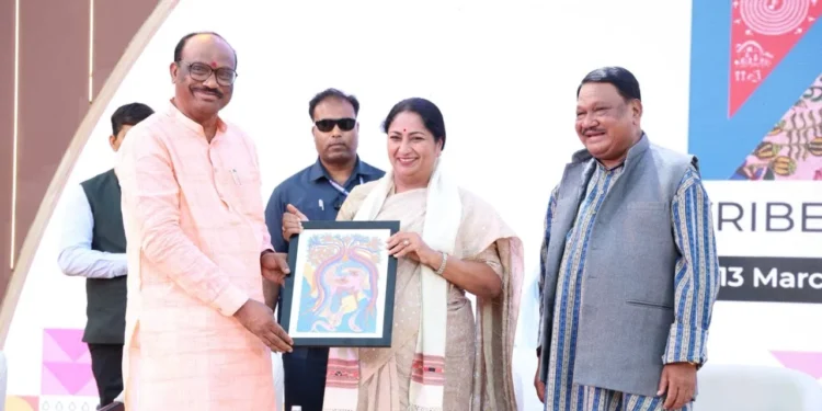 दिल्ली में जनजातीय कला का जलवा! 12 दिनों में बिकीं ₹1.25 करोड़ की कलाकृतियाँ; ट्राइब्स आर्ट फेस्ट का शानदार समापन 1 ministry of tribal affairs 1