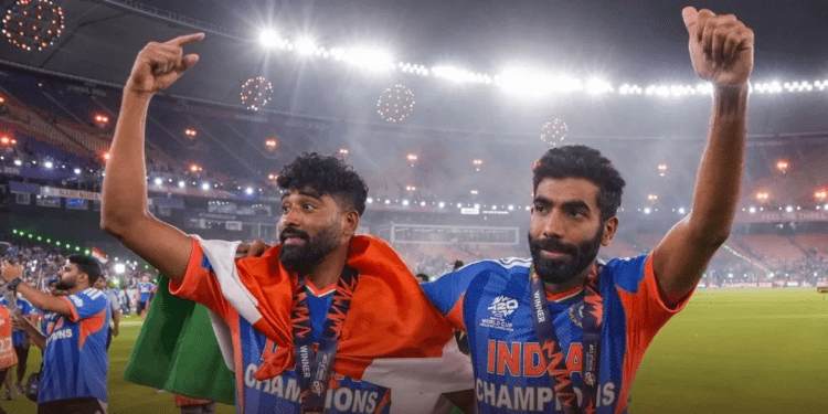 &Quot;मैं तो टीम में भी नहीं था...&Quot; चैंपियन बनने के बाद छलका मोहम्मद सिराज का दर्द! बाहर बैठकर 'पानी पिलाने' पर दिया ऐसा बयान, जीत लिया सबका दिल 1 mohammed siraj 1