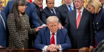 trump pray