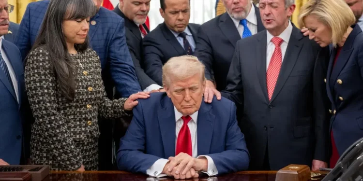 trump pray