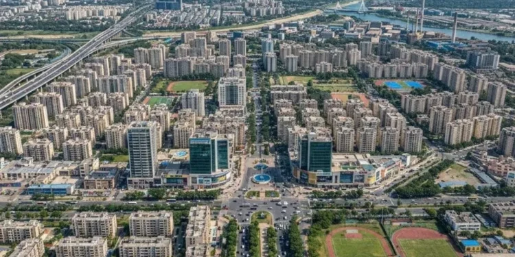 कैसा होगा 'नया आगरा'? 15 लाख लोगों के लिए तैयार हुआ मास्टर प्लान, नोएडा की तर्ज पर बसेंगे 58 गांव! 1 up news 1280 720 2026 03 04t112144.164