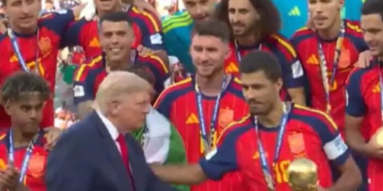 Fifa World Cup Final: स्पेन बना चैंपियन, ट्रंप जश्न के बीच पहुंचे तो Fifa चीफ ने किया किनारे 1 2077 fifa world cup final 852088919786287 272301616 147785244833342304229 338318981784