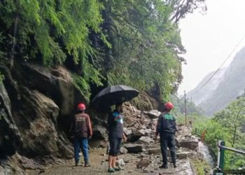 केदारनाथ यात्रा पर बारिश का ब्रेक! गोरीकुंड के पास मलबा-बोल्डर गिरने से यात्रा अगले आदेश तक स्थगित 3 2780 301691339101431932659322 327719399315486102 396292 232986102521651