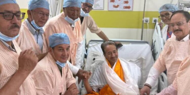 26 दिन बाद खत्म हुआ सोनम वांगचुक का अनशन, जेपी नड्डा और जितेंद्र सिंह से मुलाकात के बाद लिया फैसला 1 3273 26 166336078 086961457 539670129836 355502267 159771024585 188846332770 1