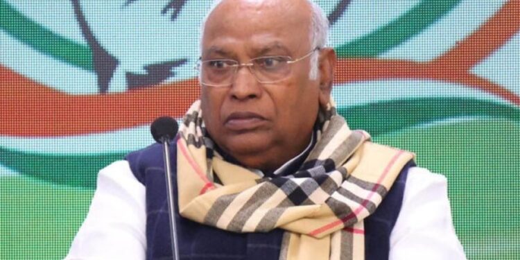 कांग्रेस अध्यक्ष मल्लिकार्जुन खरगे के खिलाफ वारंट जारी, कोर्ट ने पेश होने का दिया आदेश; जानिए पूरा मामला 1 5094 008406711849497520084597 415997651054777111610 299063197231800127013