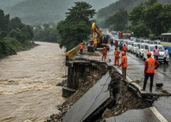 उत्तराखंड में बारिश का कहर, चेतावनी निशान पर पहुंची गंगा; बदरीनाथ हाईवे पर भूस्खलन से संकट 3 5301 624290752358351690063939707 051101094 866101848622282 425013 835646