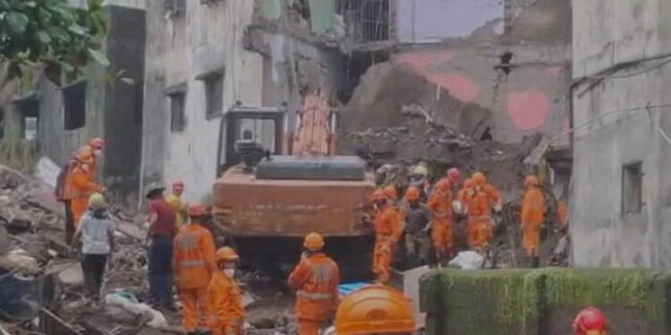 महाराष्ट्र के भिवंडी में 4 मंजिला इमारत ढही, 7 लोगों की मौत; मलबे में कई लोगों के फंसे होने की आशंका 1 5587 120802196802985958054069970894 514167 041412489034953314 852942159 4