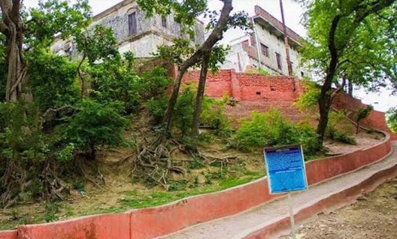 मणिपर्वत से शुरू होता अयोध्या का विश्वप्रसिद्ध झूलनोत्सव, सावन में उमड़ती आस्था 1 8 23 780x470 1