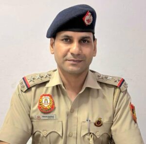 Loni Gol Chakkar, TR Sahani Road, Nand Nagri Traffic Circle, Illegal Parking Delhi, Traffic Enforcement, Delhi Traffic Police, East Delhi Traffic News