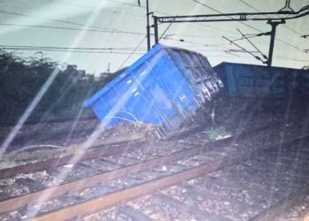 गाजियाबाद में मालगाड़ी के छह डिब्बे पटरी से उतरे, 53 ट्रेनें हुई प्रभावित 2 images 2