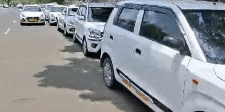 भोपाल में टैक्सी हड़ताल से यात्री बेहाल, रेलवे स्टेशन पर कैब बंद; ऑटो वाले मांग रहे डेढ़ से दोगुना किराया 1 1075 982171111681321 434318926 571258891585163719 185958353577150735 031