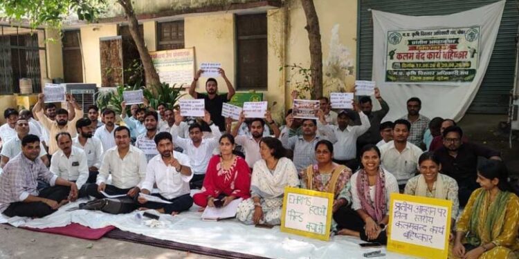 Ehrms और महिला सुरक्षा के मुद्दे पर कृषि विस्तार अधिकारी संघ का कलम बंद आंदोलन 1 1079 ehrms 514989 647728141664359 982572816364234646732 548818 804486272315286