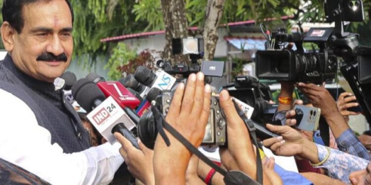 दतिया में Bjp का नया प्लान! नरोत्तम मिश्रा पर सस्पेंस, आशुतोष तिवारी को मिल सकती है बड़ी जिम्मेदारी 1 8670 731174062966979 405321399 bjp 241000 886858309 956674678956432 167376723