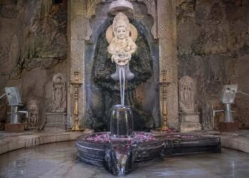 झारखंड के इस मंदिर में 24 घंटे होता है शिवलिंग का जलाभिषेक, रहस्य आज भी बरकरार 3 8816 212974863611195999 689613 581005 487118874806740 606973146 24 388252980