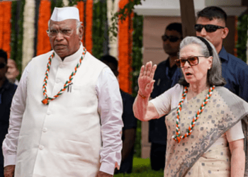 वंदे मातरम पर फिर गरमाई सियासत, अमित शाह के हमले के बाद जयराम रमेश ने किया पलटवार 2 Capture