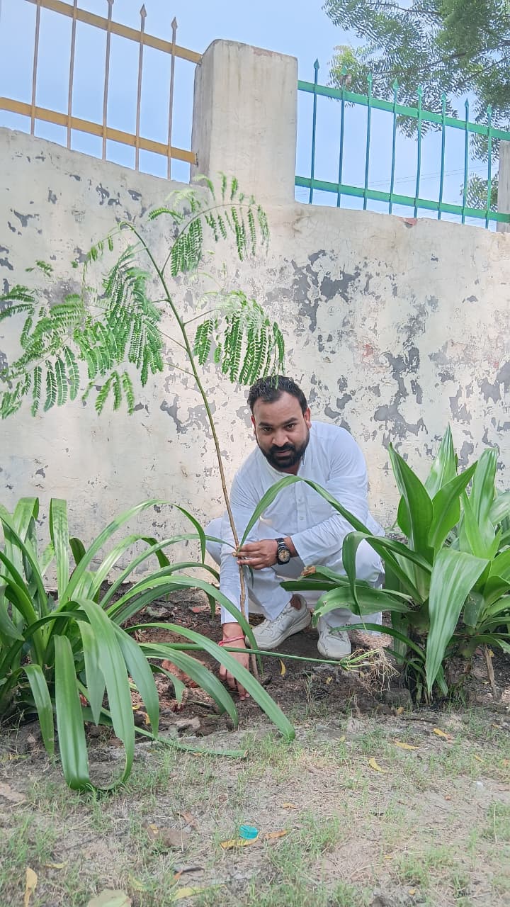 धरती से दोस्ती का संदेश: सरदार पटेल सेवा संस्थान ने चलाया पौधारोपण अभियान, पर्यावरण संरक्षण का लिया संकल्प 5 IMG 20260802 WA0021