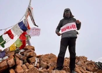 एवरेस्ट बेस कैंप से माउंट यूनाम तक: शंकर शर्मा ने 6,111 मीटर ऊंची चोटी पर फहराया तिरंगा 12 एवरेस्ट बेस कैंप से माउंट यूनाम तक: शंकर शर्मा ने 6,111 मीटर ऊंची चोटी पर फहराया तिरंगा