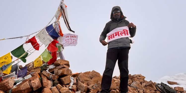 एवरेस्ट बेस कैंप से माउंट यूनाम तक: शंकर शर्मा ने 6,111 मीटर ऊंची चोटी पर फहराया तिरंगा 1 IMG 20260817 WA0003