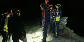 Tungnath Trek Accident: गणेश मंदिर के पास गहरी खाई में गिरी महिला, रातभर चला सर्च ऑपरेशन; सुबह फिर तलाश शुरू