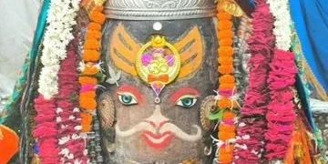 Mahakal Bhasma Aarti: भस्म आरती में राजसी और रौद्र स्वरूप में सजे बाबा महाकाल, चांदी के मुकुट से हुआ शृंगार