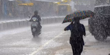 दिल्ली-NCR में बारिश का सिलसिला जारी, आज भी छाए रहेंगे बादल; जानें IMD का ताजा अपडेट