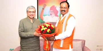 केशव प्रसाद मौर्य ने रेल मंत्री अश्विनी वैष्णव से की मुलाकात, सिराथू में RUB और फूलपुर स्टेशन पर ट्रेनों के ठहराव का रखा प्रस्ताव