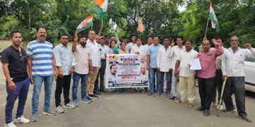 मंदसौर में कांग्रेस का प्रदर्शन, राहुल गांधी के खिलाफ FIR को लेकर एसपी कार्यालय पहुंचा प्रतिनिधिमंडल