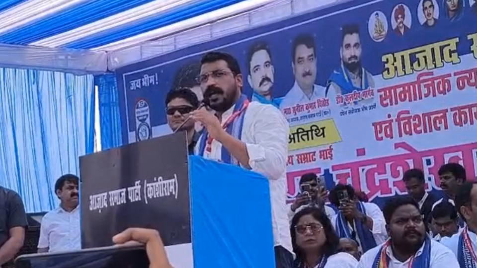 सीतापुर में चंद्रशेखर आजाद की सभा में हंगामा, बैरिकेडिंग टूटी; भगदड़ में कई कार्यकर्ता घायल