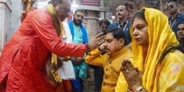 CM मोहन यादव ने किए द्वारकाधीश के दर्शन, बोले- धार्मिक पर्यटन को बढ़ावा देना सरकार की प्राथमिकता