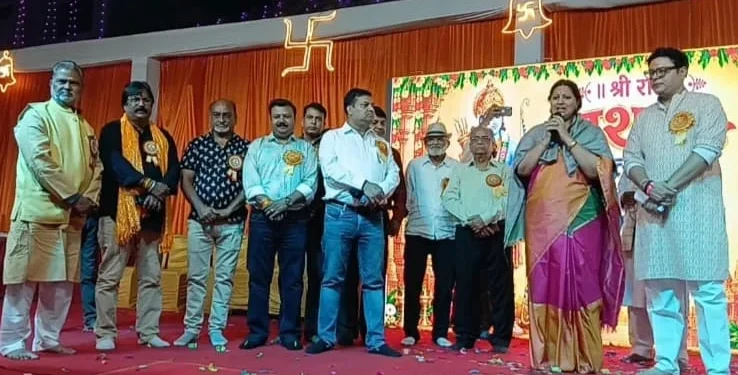 आगरा के सेंट जॉन्स चौराहे पर धूमधाम से मनाया गया दशहरा उत्सव, रावण दहन देखने उमड़े हजारों लोग 1 आगरा के सेंट जॉन्स चौराहे पर धूमधाम से मनाया गया दशहरा उत्सव, रावण दहन देखने उमड़े हजारों लोग