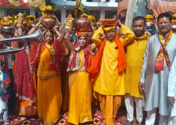 खोड़ा के हिमालय एंक्लेव में भव्य कलश यात्रा के साथ श्रीमद्भागवत कथा का शुभारंभ 2 खोड़ा के हिमालय एंक्लेव में भव्य कलश यात्रा के साथ श्रीमद्भागवत कथा का शुभारंभ